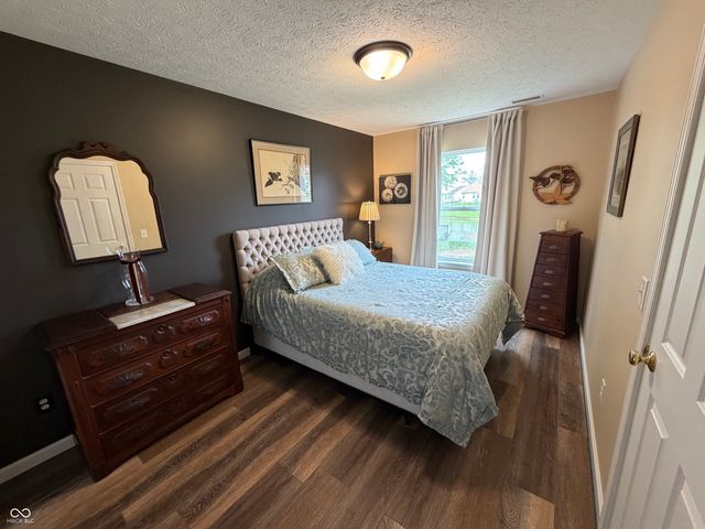 5752 Columbia Circle S, Greenwood, IN 46142