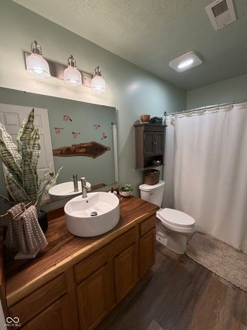 5752 Columbia Circle S, Greenwood, IN 46142