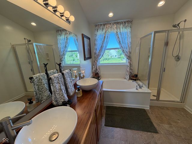 5752 Columbia Circle S, Greenwood, IN 46142