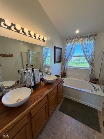 5752 Columbia Circle S, Greenwood, IN 46142