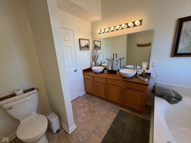 5752 Columbia Circle S, Greenwood, IN 46142