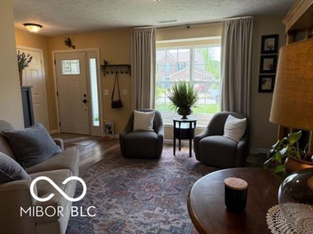 5752 Columbia Circle S, Greenwood, IN 46142