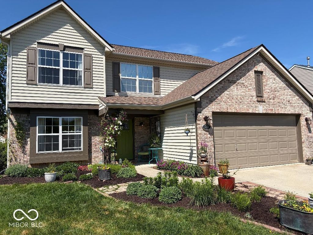 5752 Columbia Circle S, Greenwood, IN 46142