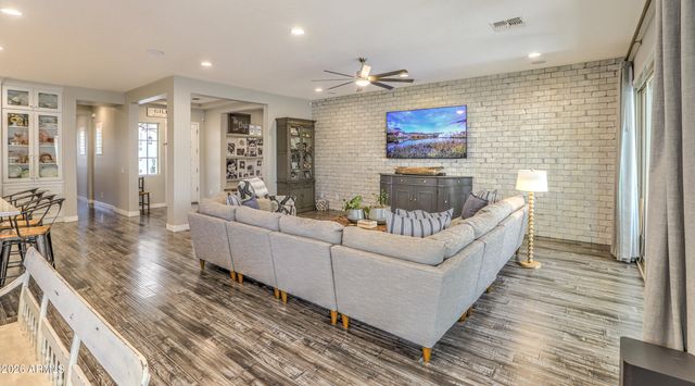 5662 S SHELBY Way, Gilbert, AZ 85298