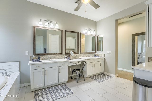 5662 S SHELBY Way, Gilbert, AZ 85298