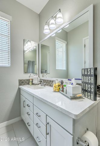 5662 S SHELBY Way, Gilbert, AZ 85298