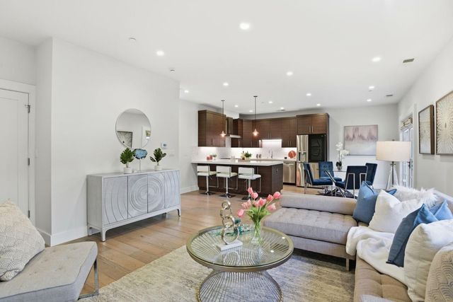 701 2nd Avenue 2, San Mateo, CA 94401