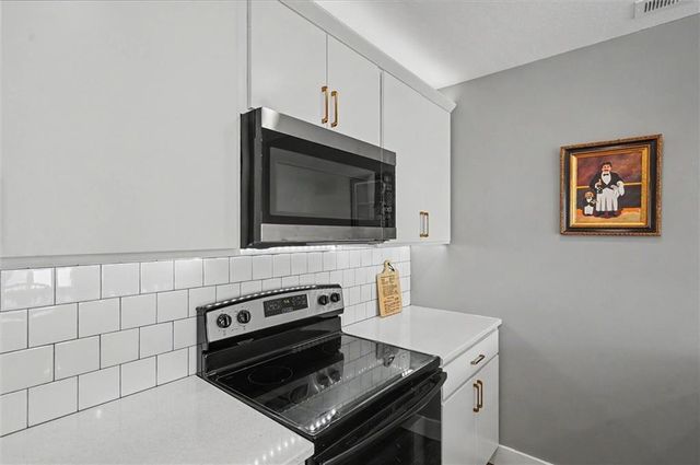 2530 Arlene Place, Lawrence, KS 66046