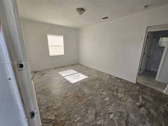 17193 NE 18th Ave 2, North Miami Beach, FL 33162