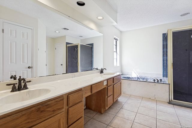 6703 LINN LAKE DR, San Antonio, TX 78244