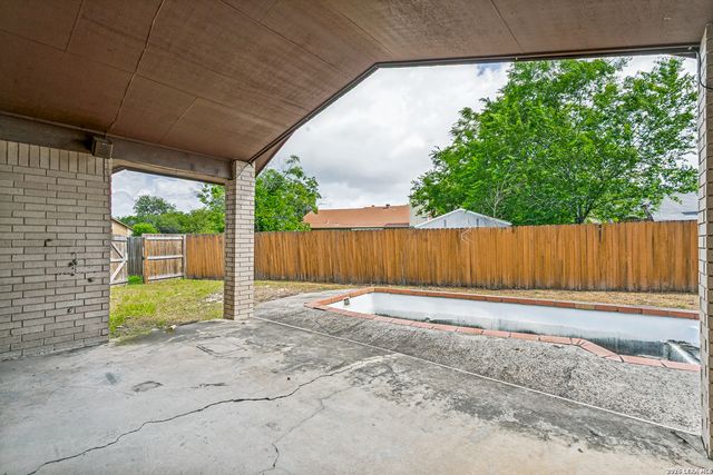 6703 LINN LAKE DR, San Antonio, TX 78244