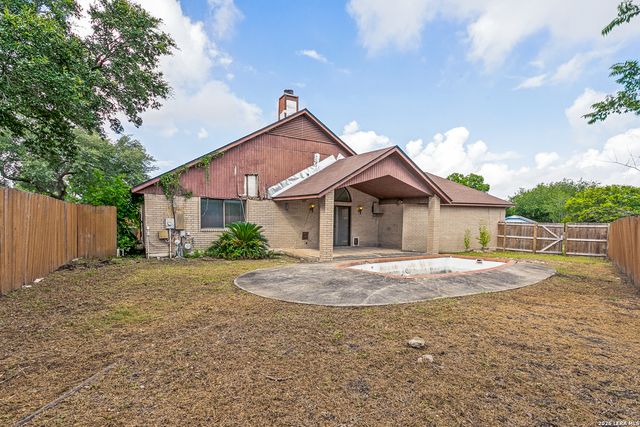 6703 LINN LAKE DR, San Antonio, TX 78244