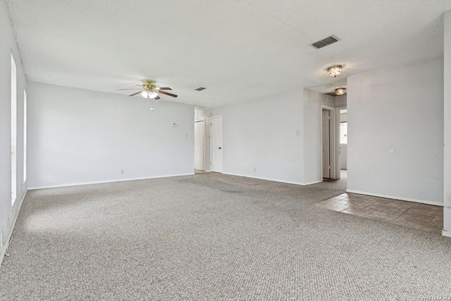 6703 LINN LAKE DR, San Antonio, TX 78244