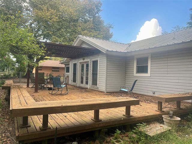 400 S Center Street, Buffalo, TX 75831