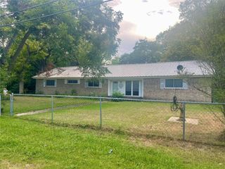 400 S Center Street, Buffalo, TX 75831