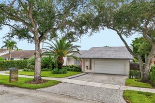 305 SW 134th Ct, Miami, FL 33184