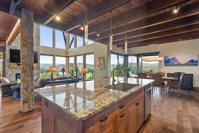 14210 N Wandermere Estates Ln, Spokane, WA 99208