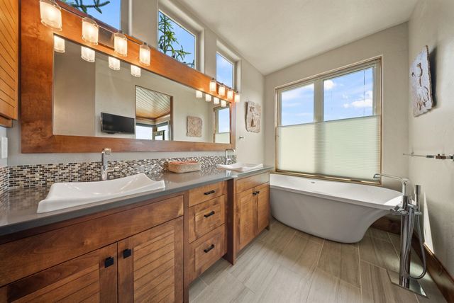 14210 N Wandermere Estates Ln, Spokane, WA 99208