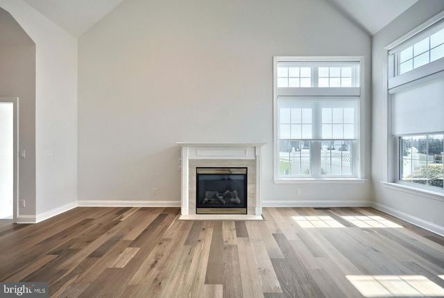 1100 TURNBERRY LN, York, PA 17403