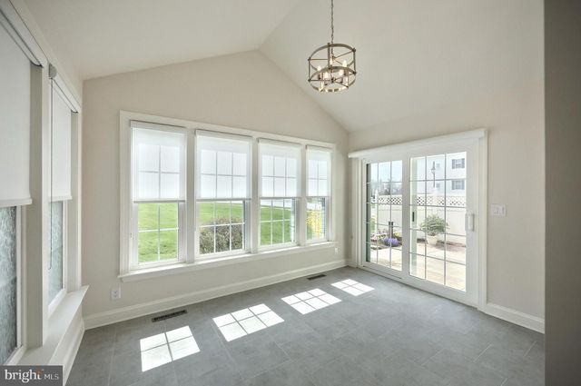 1100 TURNBERRY LN, York, PA 17403