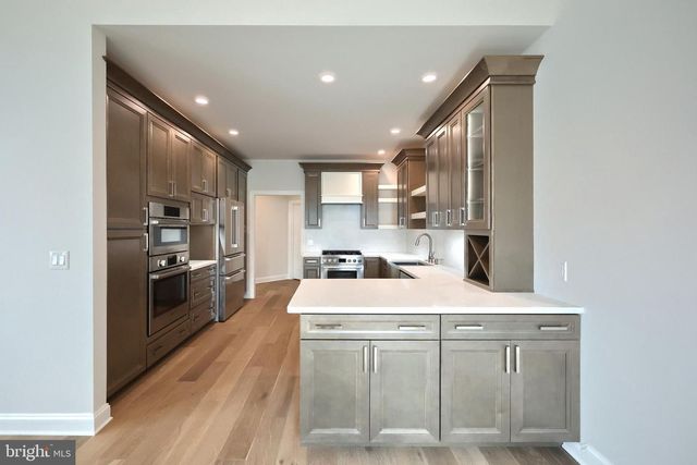 1100 TURNBERRY LN, York, PA 17403