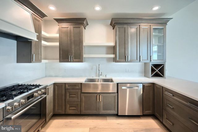 1100 TURNBERRY LN, York, PA 17403