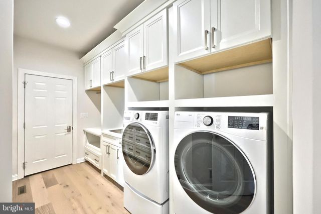 1100 TURNBERRY LN, York, PA 17403