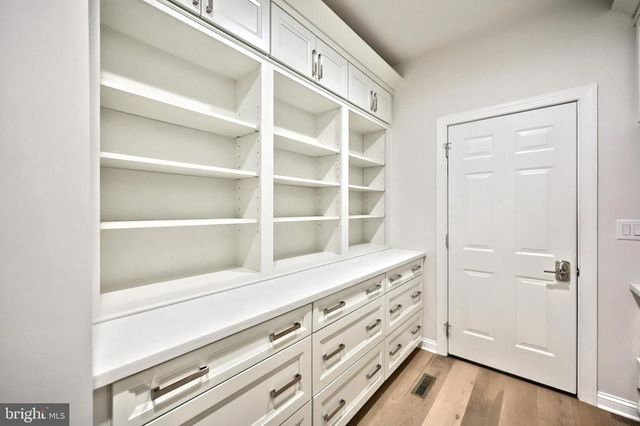 1100 TURNBERRY LN, York, PA 17403