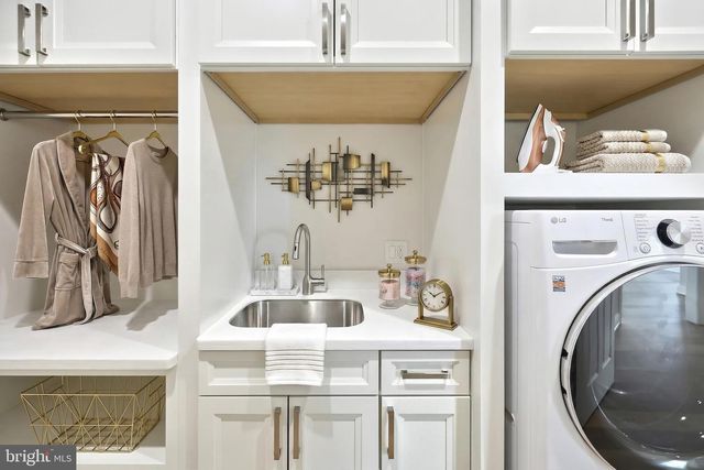 1100 TURNBERRY LN, York, PA 17403