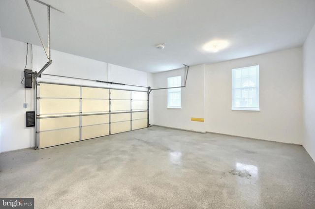 1100 TURNBERRY LN, York, PA 17403