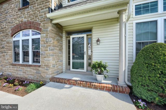 1100 TURNBERRY LN, York, PA 17403