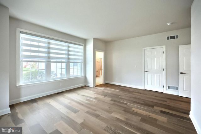 1100 TURNBERRY LN, York, PA 17403