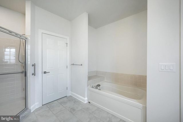 1100 TURNBERRY LN, York, PA 17403