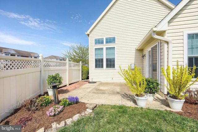 1100 TURNBERRY LN, York, PA 17403