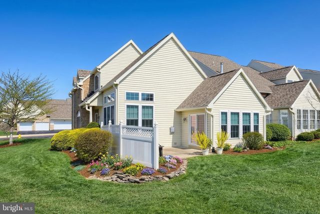 1100 TURNBERRY LN, York, PA 17403