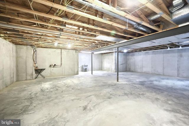 1100 TURNBERRY LN, York, PA 17403