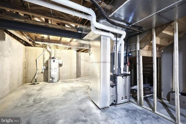 1100 TURNBERRY LN, York, PA 17403