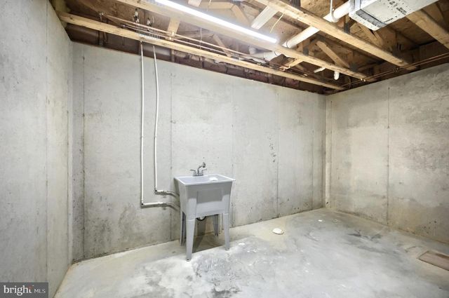 1100 TURNBERRY LN, York, PA 17403