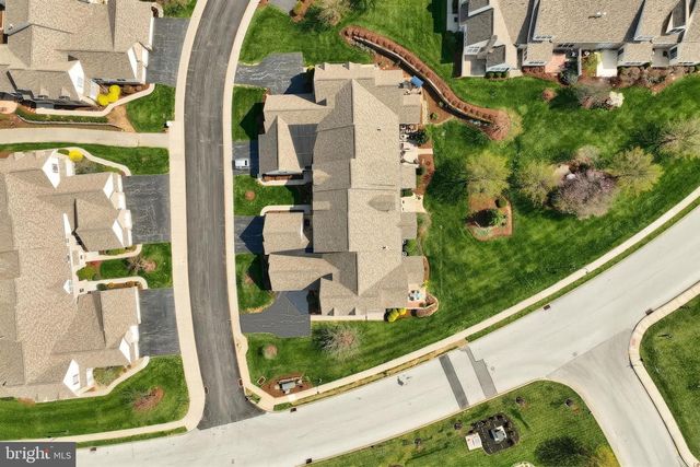 1100 TURNBERRY LN, York, PA 17403