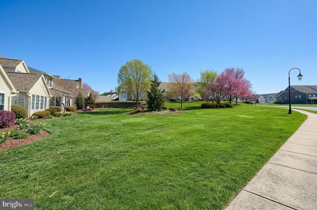 1100 TURNBERRY LN, York, PA 17403