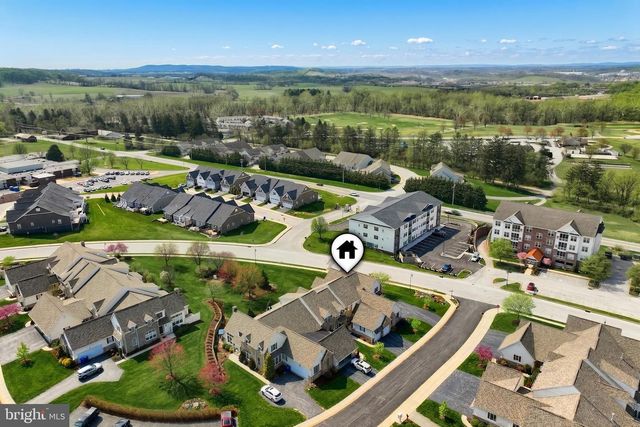 1100 TURNBERRY LN, York, PA 17403