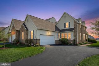 1100 TURNBERRY LN, York, PA 17403