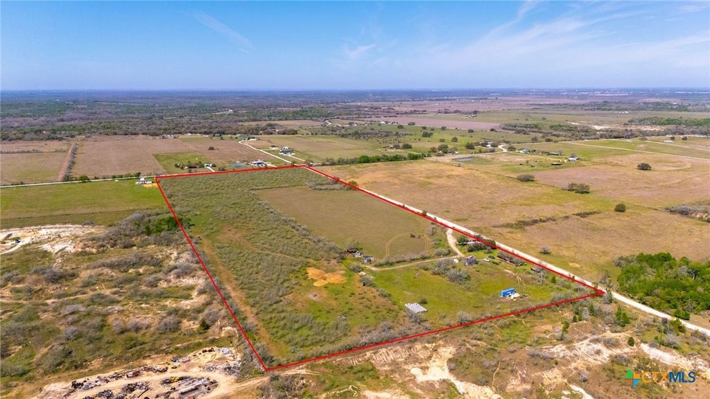 6643 Seawillow Road, Lockhart, TX 78644