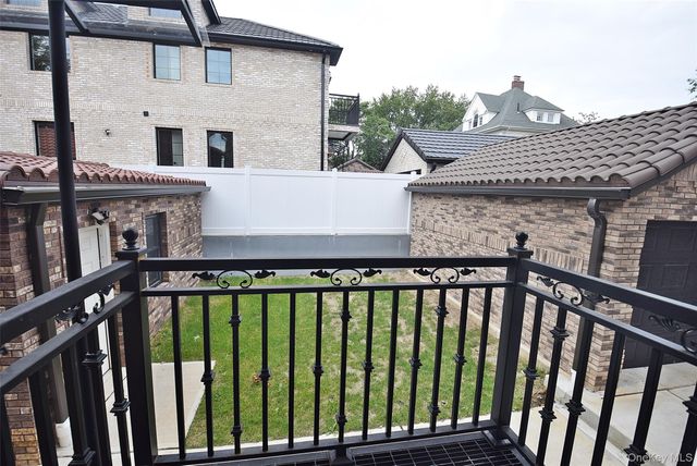 38-36 215st 1fl, Bayside, NY 11361