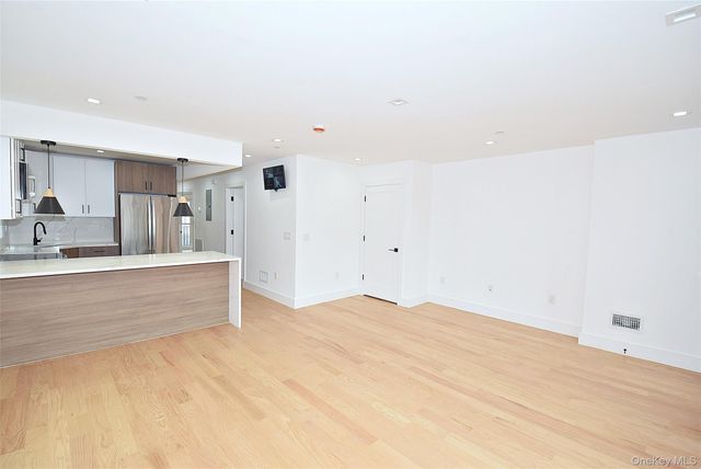38-36 215st 1fl, Bayside, NY 11361