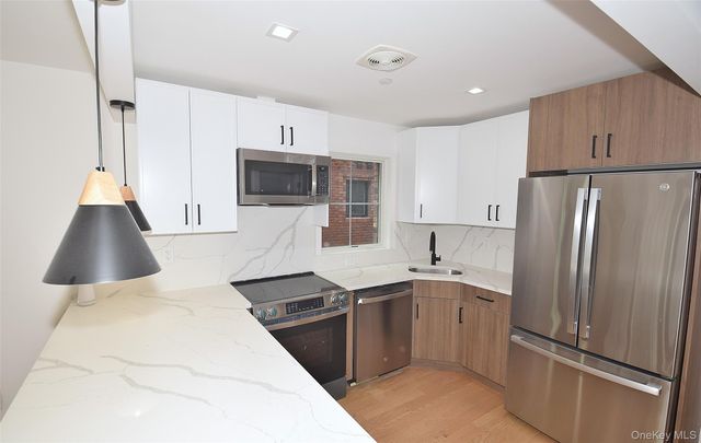 38-36 215st 1fl, Bayside, NY 11361