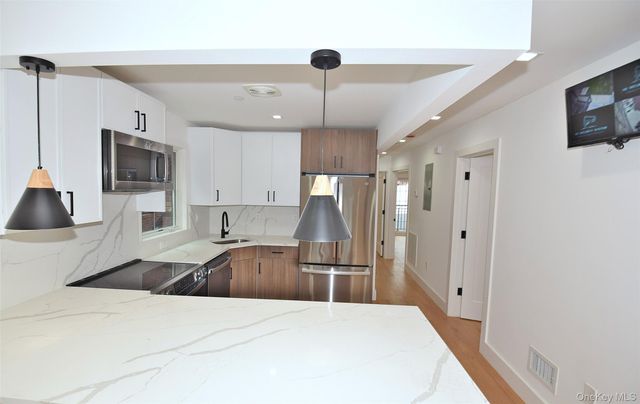 38-36 215st 1fl, Bayside, NY 11361