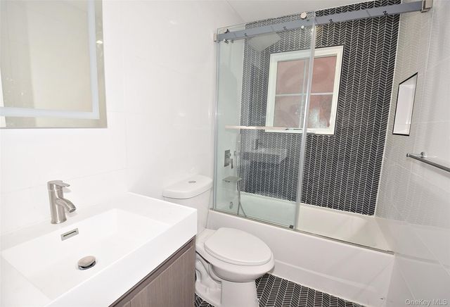 38-36 215st 1fl, Bayside, NY 11361