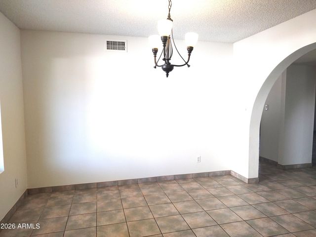 6207 W ALTADENA Avenue, Glendale, AZ 85304