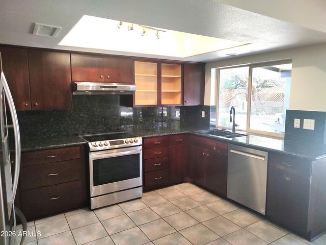6207 W ALTADENA Avenue, Glendale, AZ 85304